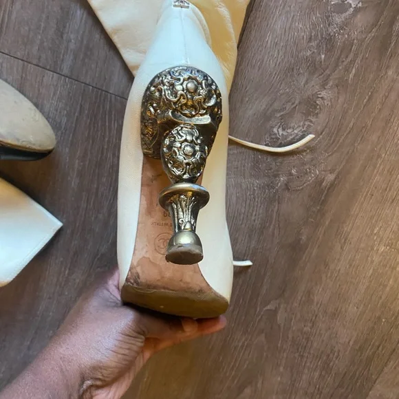 CHANEL Cream and Black Heeled Boots - Picture 3 of 16